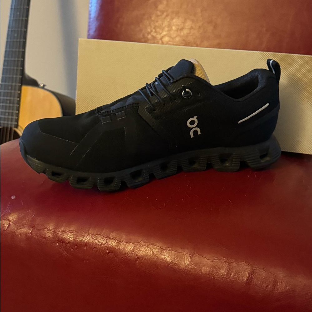 Women’s On Cloud 5 Waterproof Size 9